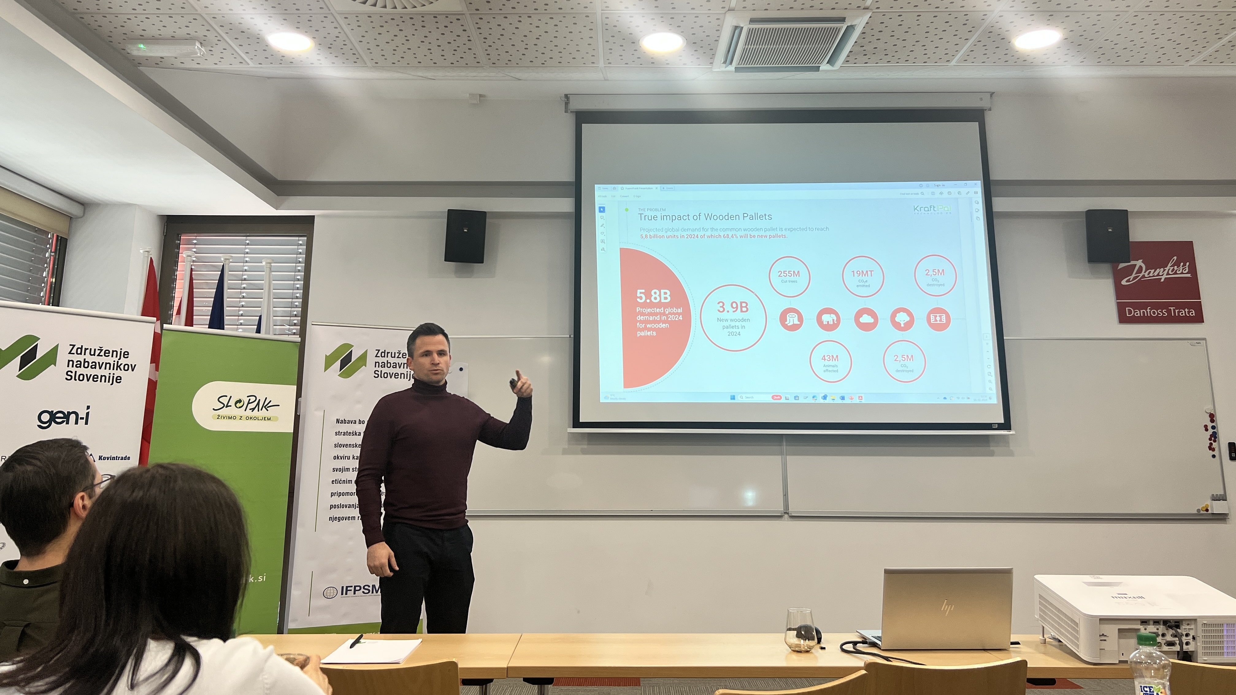 Kraftpal presenting at Purchasing association of Slovenia